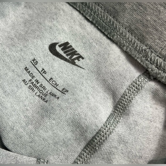 Nike Women's Sportswear Bike Shorts in Grey Size: XS - NWT - Picture 8 of 10